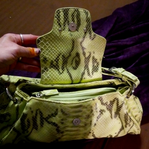 unknown Handbags - EUC- Lime Green Snake Skin Bag
